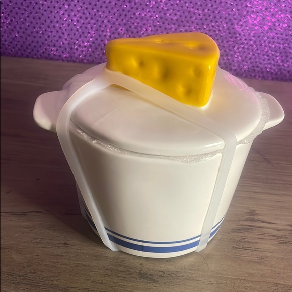 Disney Ratatouille Remy Baking Dish With Cheese Wedge Lid Ceramic - Picture 5 of 7